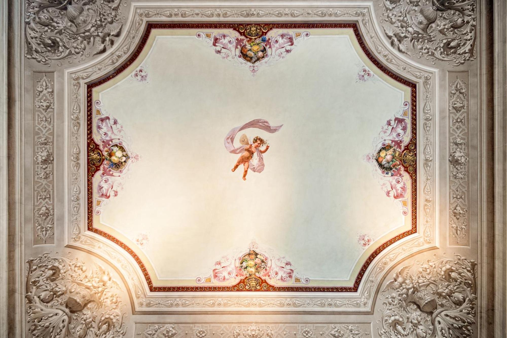 Apartment Via Venezia 10 - Renaissance - Historic Charm With Frescoes And Private Courtyard Parking In Heart *