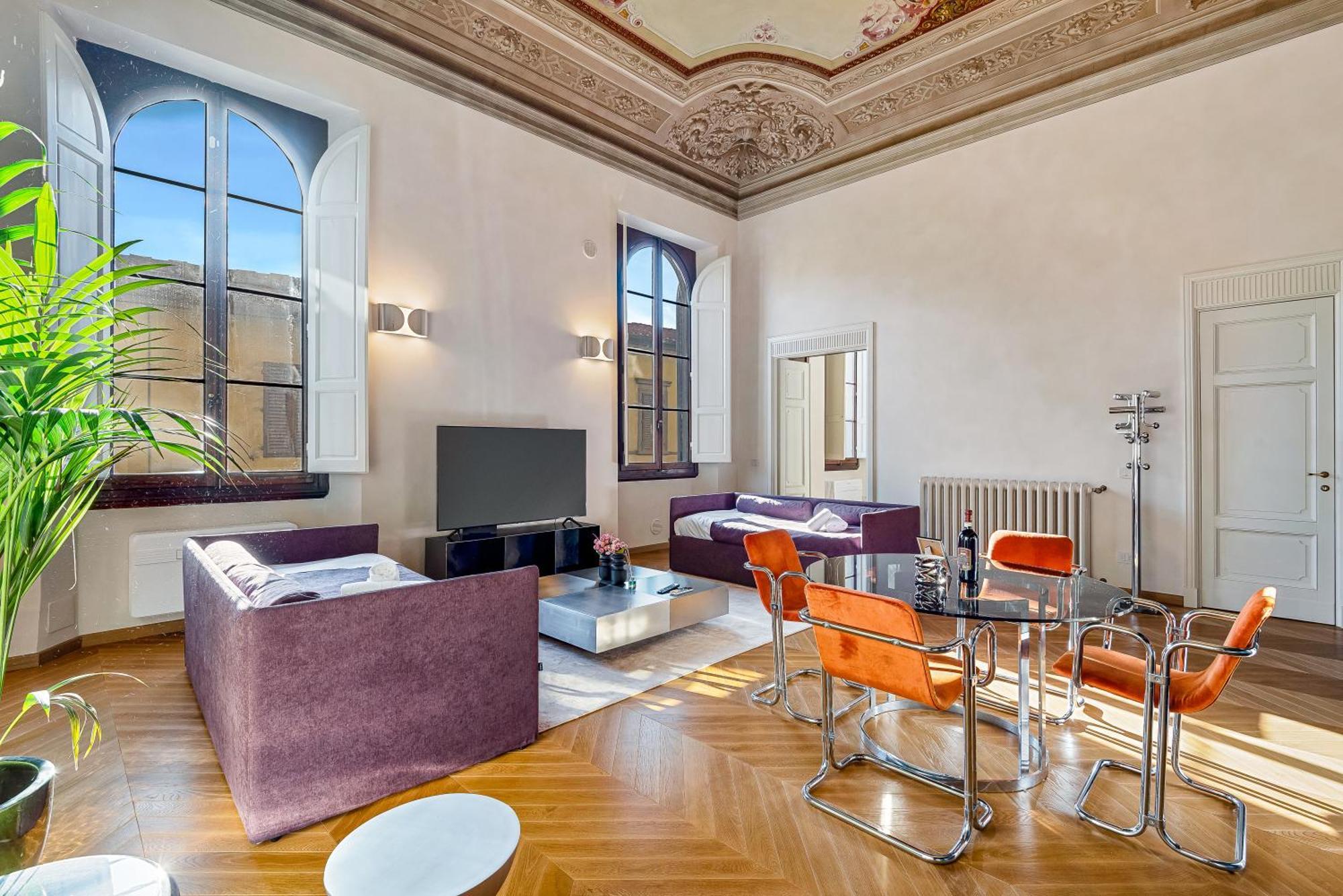 Via Venezia 10 - Renaissance - Historic Charm With Frescoes And Private Courtyard Parking In Heart Apartment *