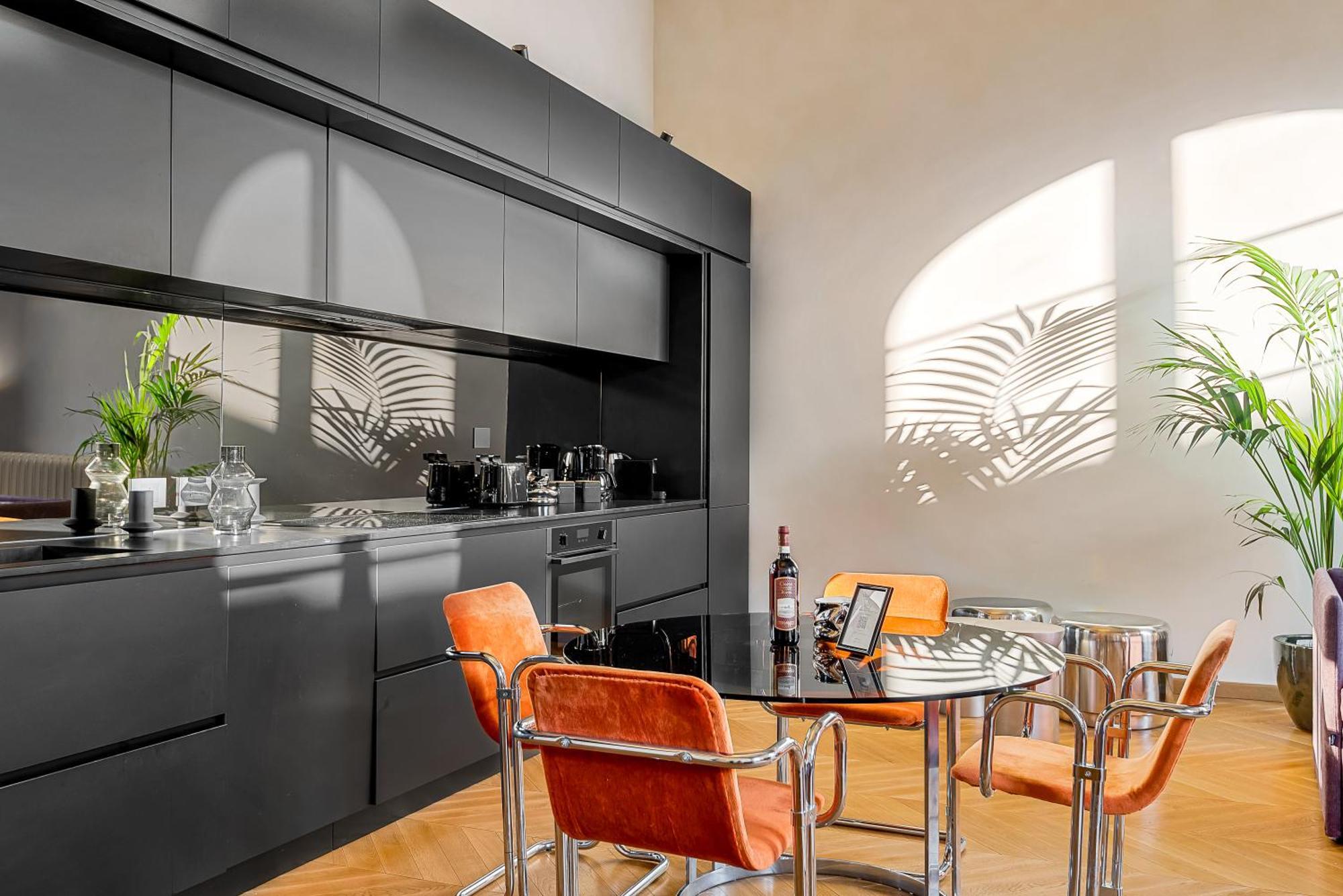 Via Venezia 10 - Renaissance - Historic Charm With Frescoes And Private Courtyard Parking In Heart Apartment Florence