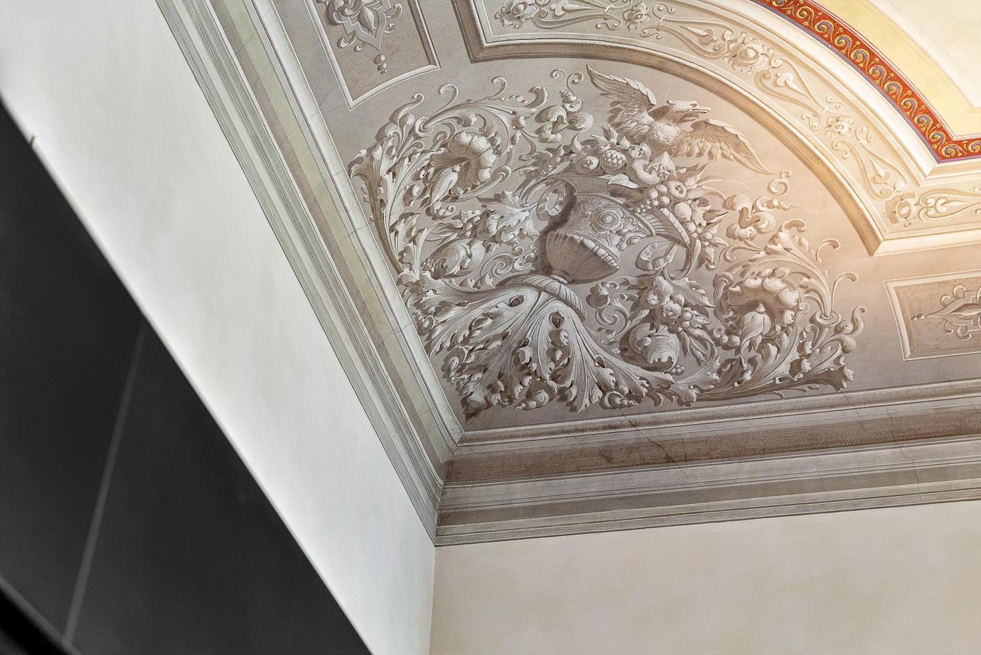Apartment Via Venezia 10 - Renaissance - Historic Charm With Frescoes And Private Courtyard Parking In Heart *