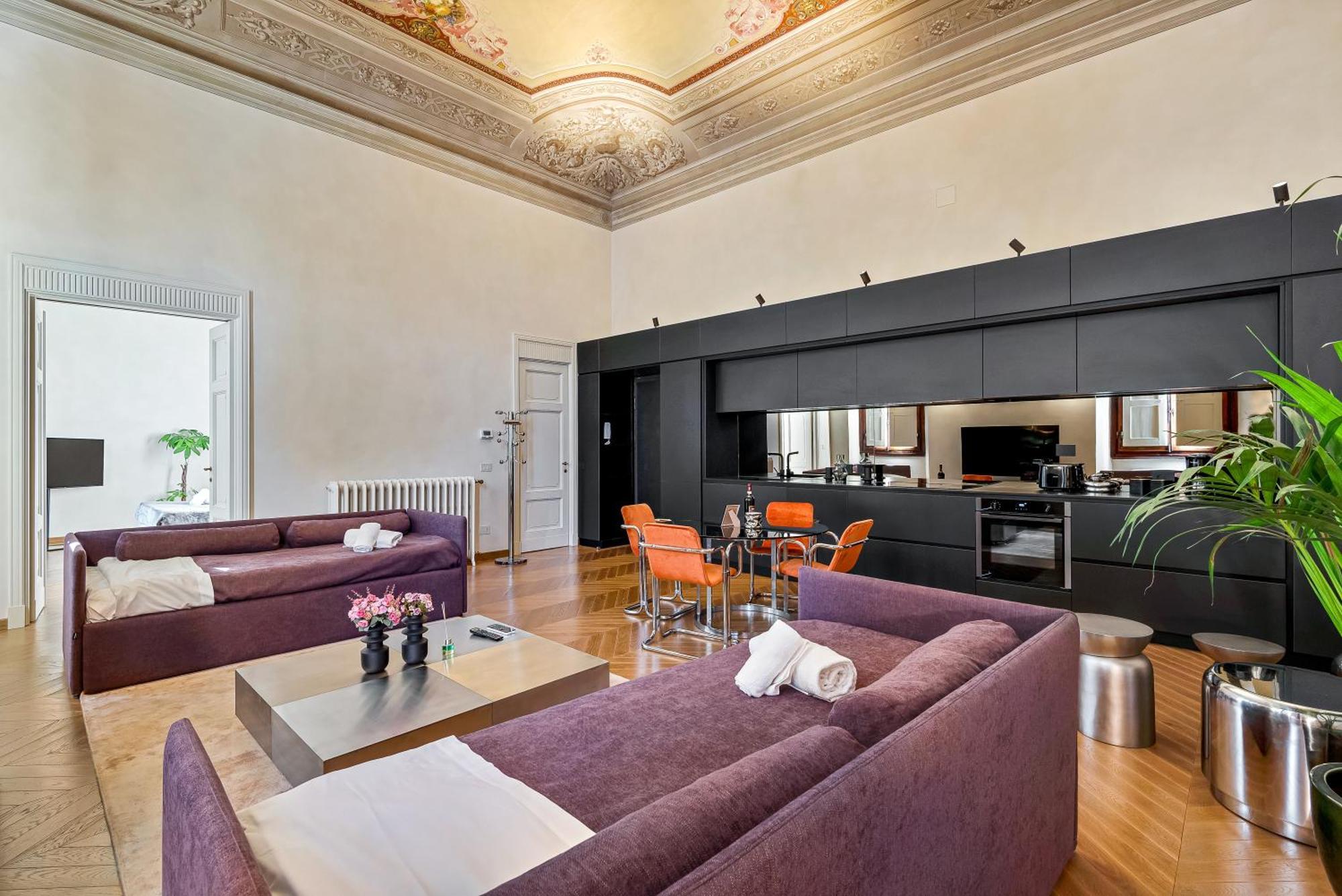 Via Venezia 10 - Renaissance - Historic Charm With Frescoes And Private Courtyard Parking In Heart Apartment Florence